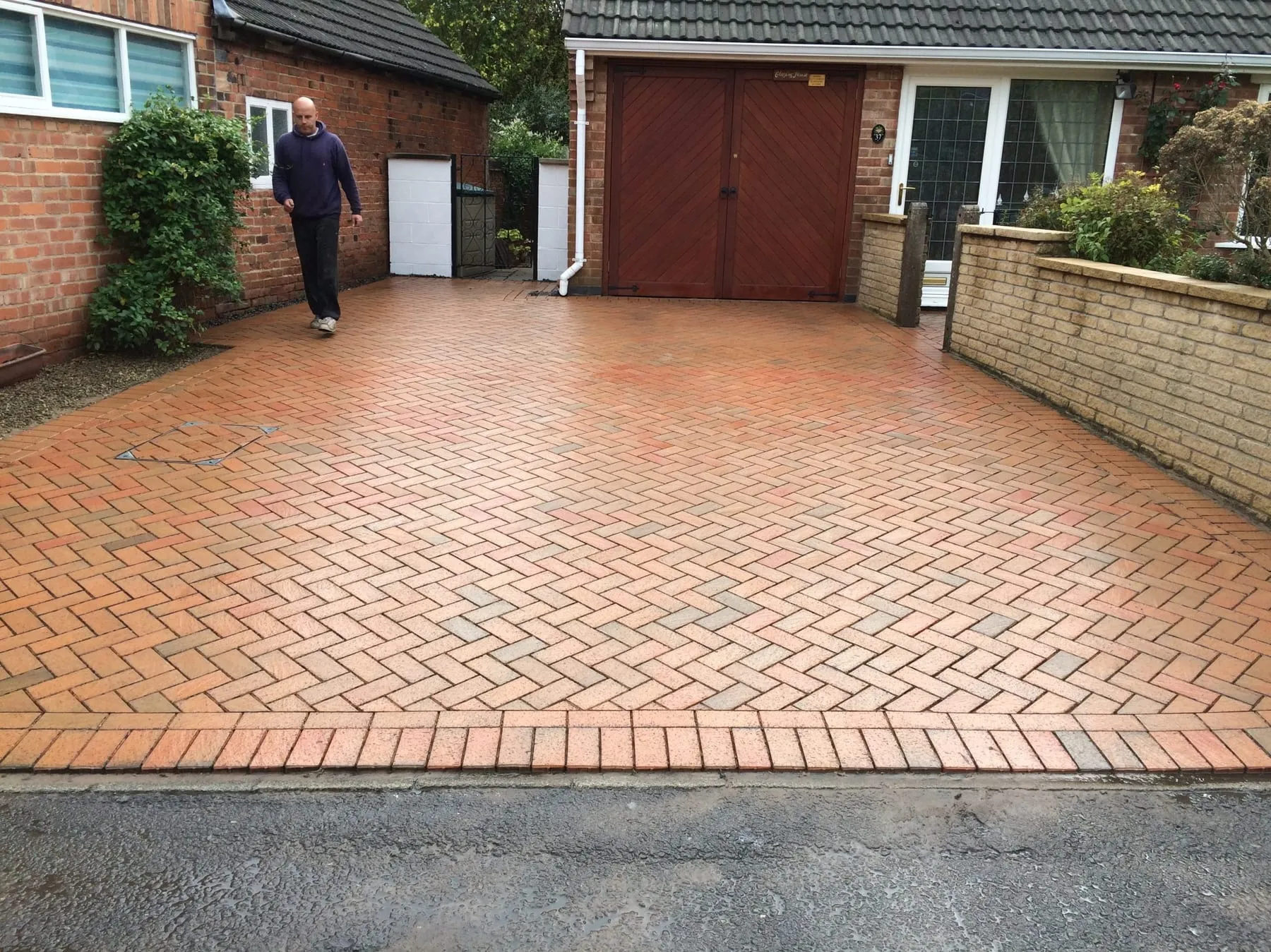 The same herringbone driveway after cleaning